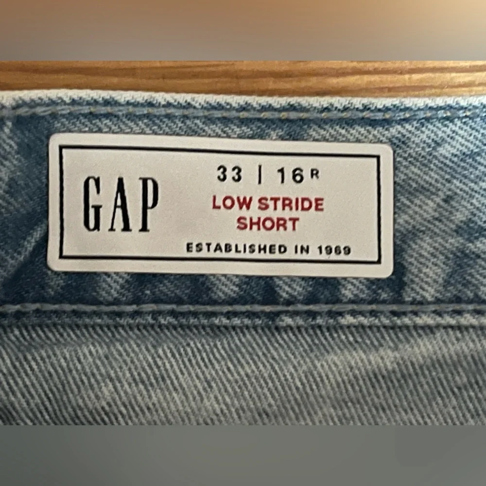 GAP Classic Blue Denim Shorts - Picture 3 of 4